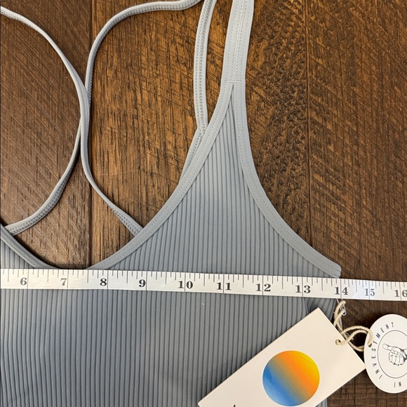 New Vuori Rib Crop Tank in Light Cloud size medium - Picture 7 of 10